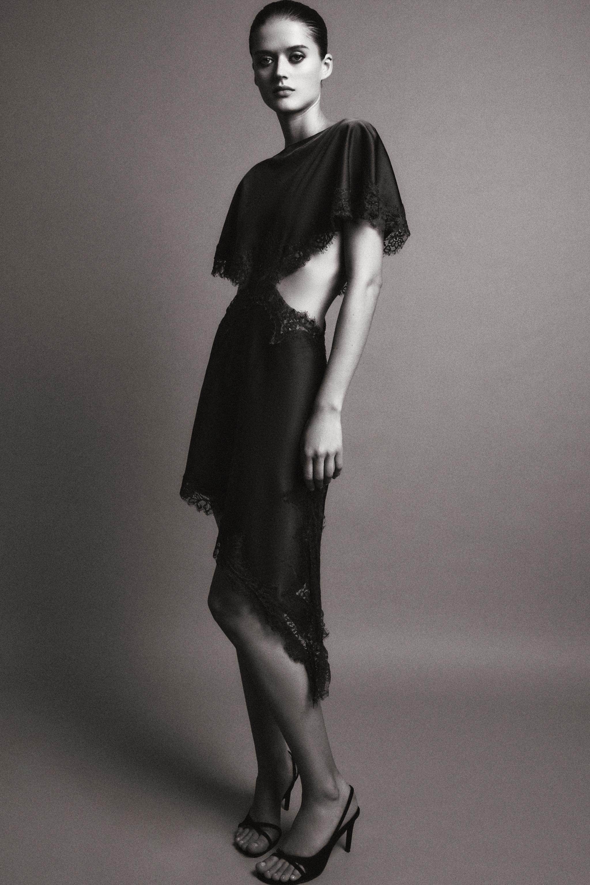 ROBE CUT OUT DENTELLE ZW COLLECTION